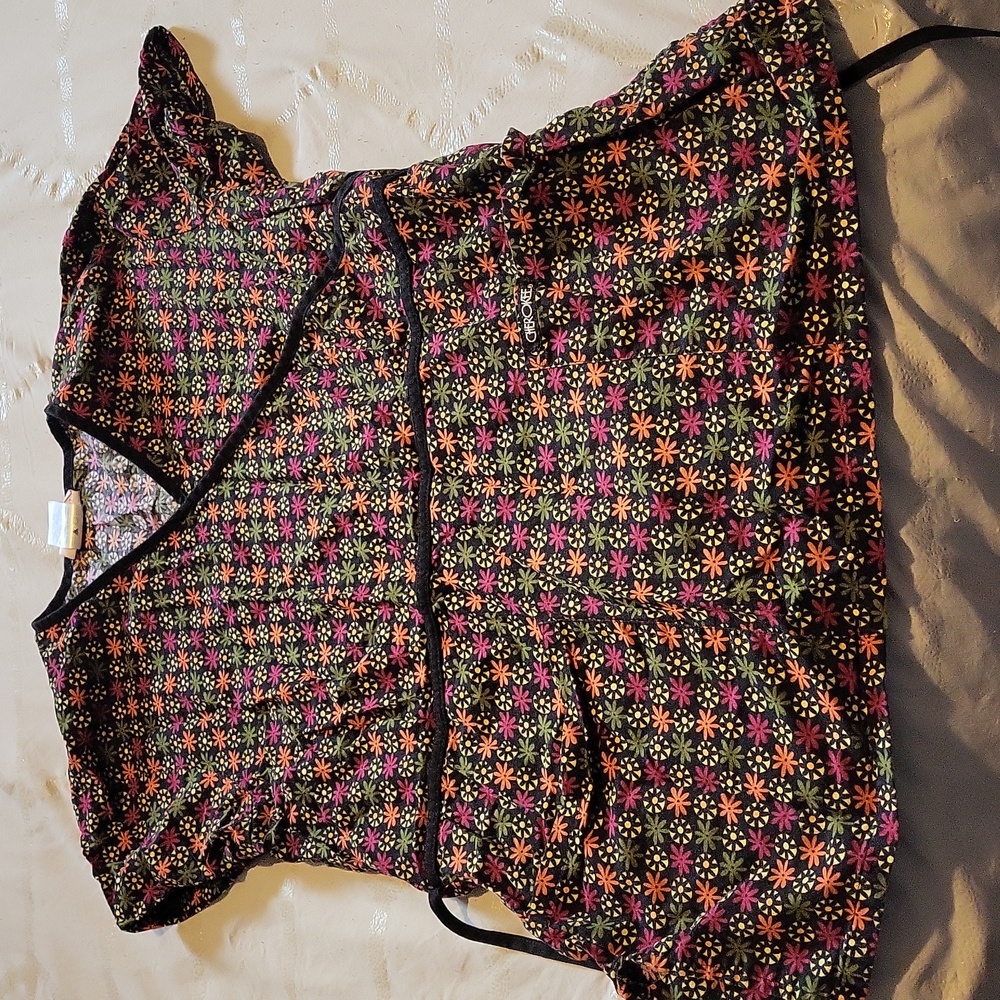 Small Cherokee scrub top